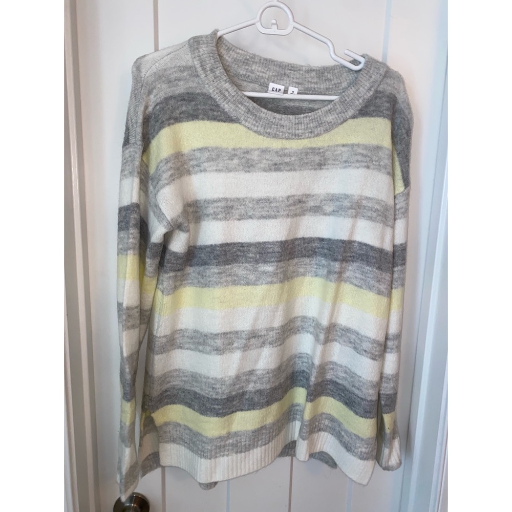 Gap striped Sweater